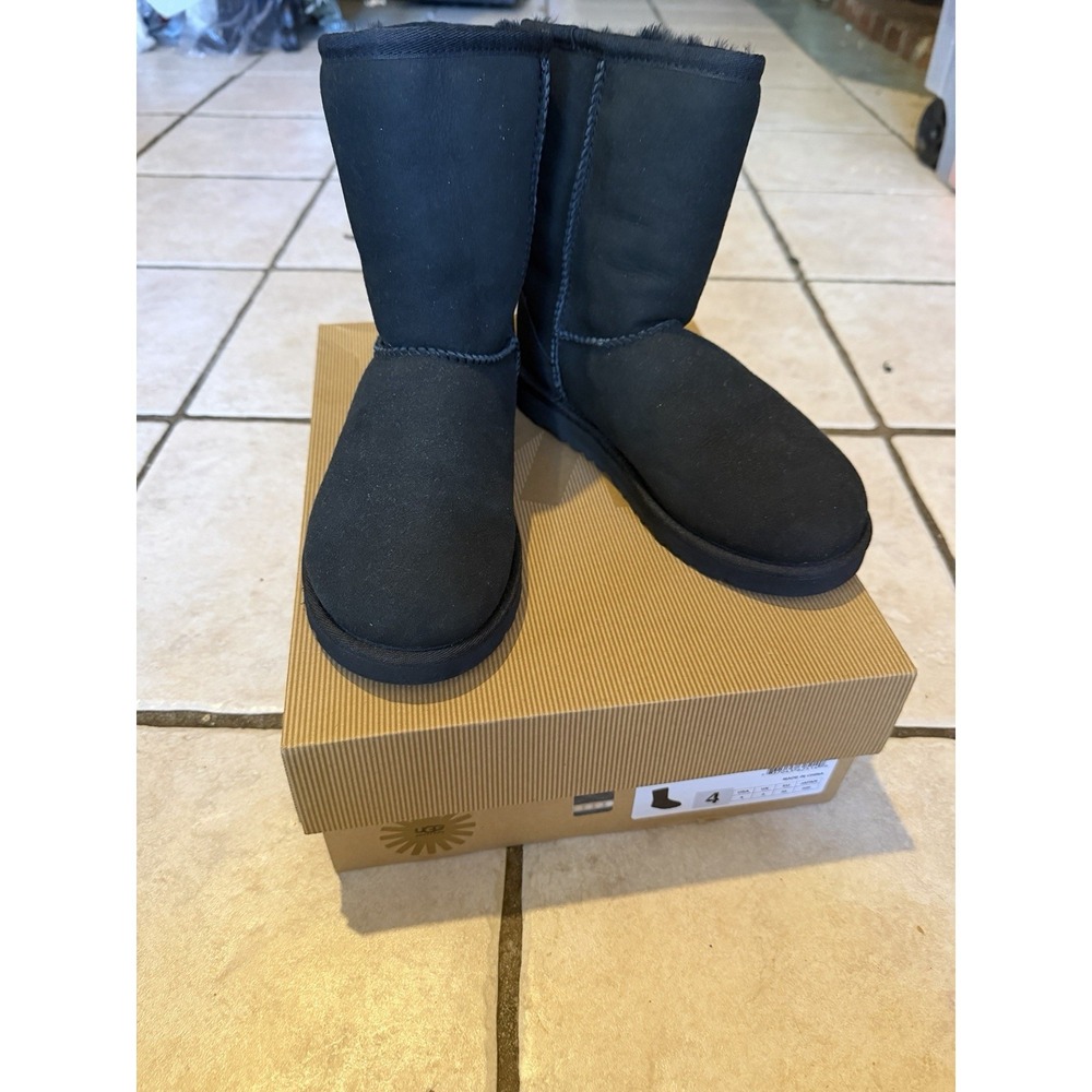 NIB UGG Australia Womens Classic Short Black Boot Shoe Size 4